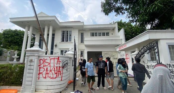 Kondisi rumah Uya Kuya usai digeruduk dan dijarah massa. (Foto/Doc)