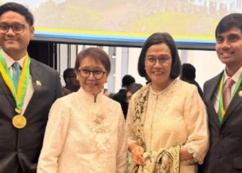Sri Mulyani dan Retno Marsudi Kompak Hadiri Wisuda Anak di UI. (Foto/Doc)