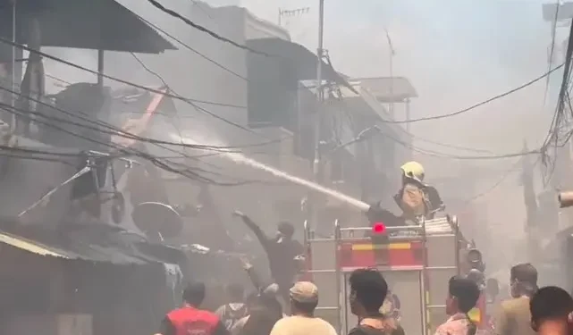 Kebakaran Landa Permukiman Pada Penduduk di Jakbar. (Foto/Doc)