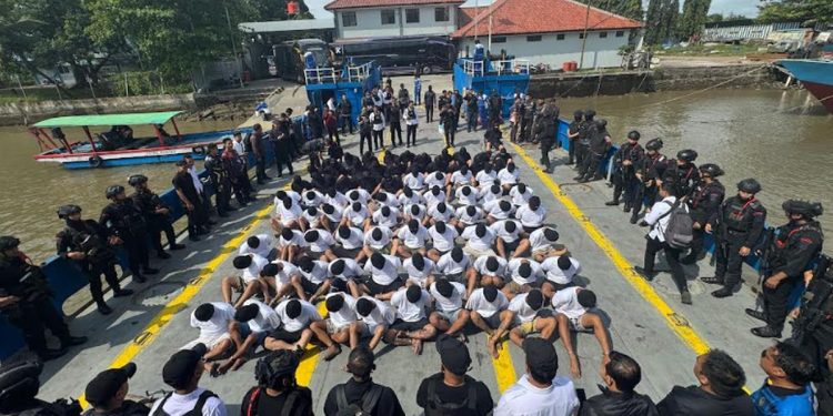 82 Napi Risiko Tinggi dari Jatim dan Bali Dipindahkan ke Nusakambangan. (Foto/Doc)