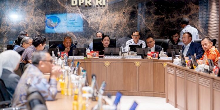 DPR Sepakati Stop Tunjangan Rumah dan Moratorium Kunjungan Luar Negeri. (Foto/Doc)