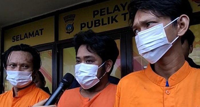 Tiga pelaku pengeroyokan di Batam. (Foto/Doc)