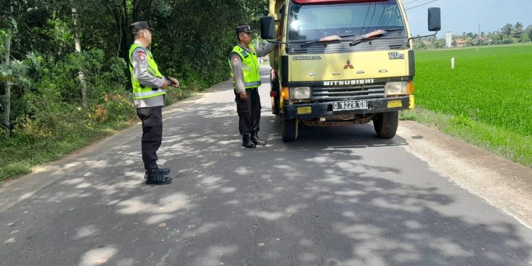 Polsek Belitang II Lakukan Patroli Siang Hari. (Foto/Yesi)