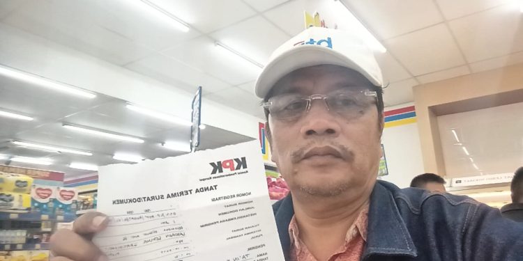 Ketua Kodat86, Cak Ta'in Komari Laporkan Seklur Petojo Selatan, Febriwaldi ke KPK. (Foto/Doc)