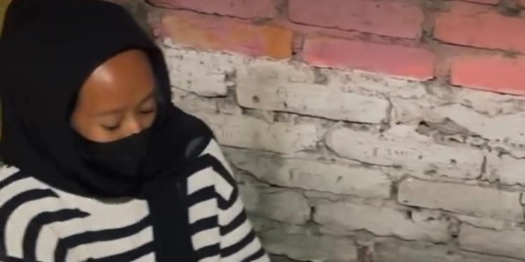 Tersangka L alias IC (21), pembunuh anak kandung di Bukittinggi. (Foto/Doc)