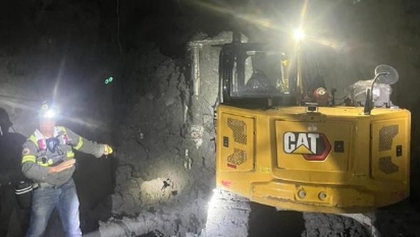 Proses evakuasi pekerja PT Freeport Indonesia yang terjebak dalam di tambang bawah tanah Grasberg Block Cave, Mimika, Papua Tengah. (Foto/Doc)