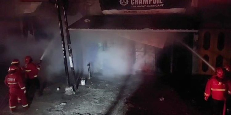 Kebakaran Landa Toko Oli di Padang, 1 Orang Tewas. (Foto/Doc)
