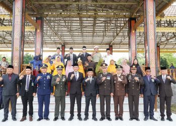Wakil Bupati Tulang Bawang Barat Pimpin Upacara Peringatan Hari Pahlawan Tahun 2025. (Foto/Diskominfo Tubaba)