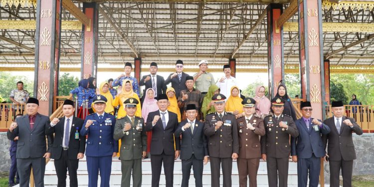 Wakil Bupati Tulang Bawang Barat Pimpin Upacara Peringatan Hari Pahlawan Tahun 2025. (Foto/Diskominfo Tubaba)