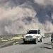 Warga menyaksikan abu mengepul dari letusan Gunung Berapi Hayli Gubbi yang telah lama tidak aktif di wilayah Afar, Ethiopia, Minggu (23/11/2025). (Foto/Doc)