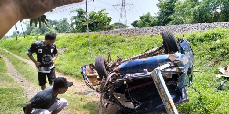 Kecelakaan maut terjadi di perlintasan kereta api tanpa palang pintu di Desa Gunung Gangsir, Kecamatan Beji, Kabupaten Pasuruan, Minggu (30/11/2025). (Foto/Doc)