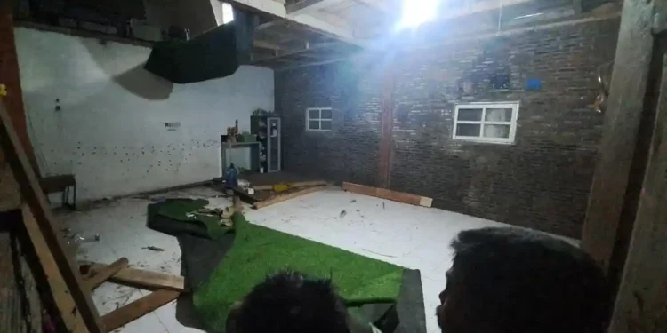 Lantai Sekolah Alam di Baturaden Ambruk. (Foto/Doc)