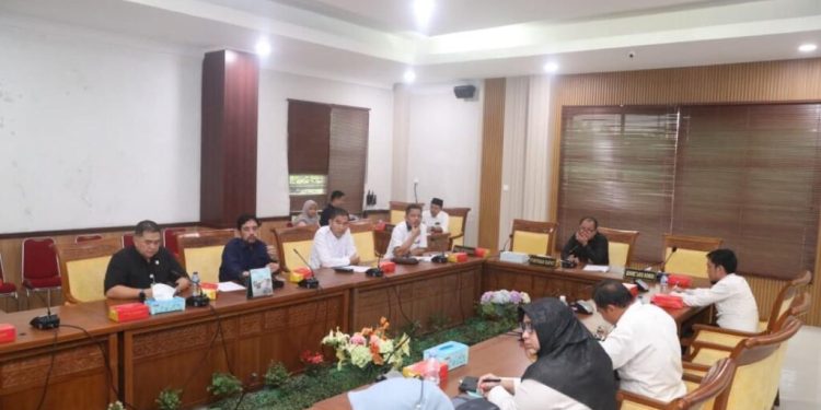 Komisi IV DPRD Batam Mediasi Perselisihan Gaji Pekerja PT VRS Mechanical Engineering. (Foto/Humas DPRD Batam)
