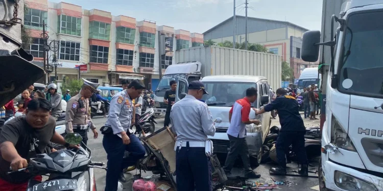 Kecelakaan Beruntun Libatkan Belasan Kendaraan di Karawang. (Foto/Doc)