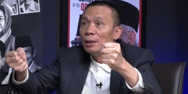 Tersangka kasus fitnah ijazah palsu Presiden ke-7 RI Joko Widodo (Jokowi), Rismon Sianipar. (Foto/Doc)