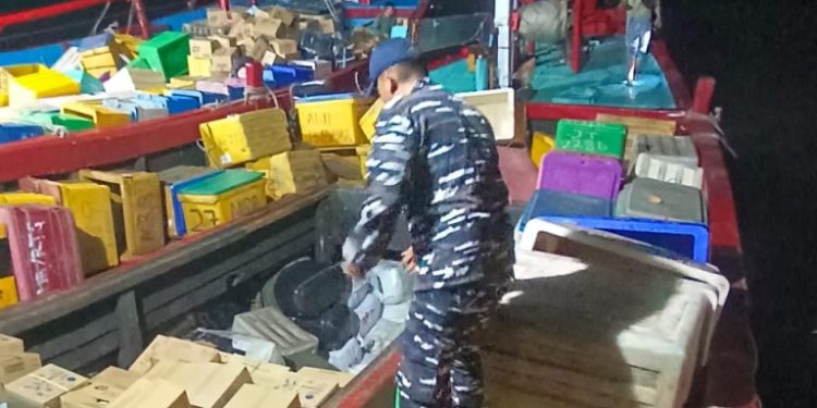 TNI AL Sergap Dua Kapal Malaysia di Perairan Asahan. (Foto/Doc)
