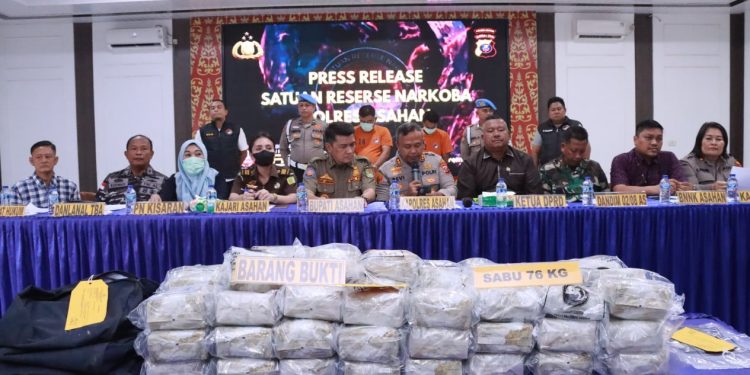 Polres Asahan gelar konferensi pers kasus sabu 76 kilogram. (Foto/Doc)