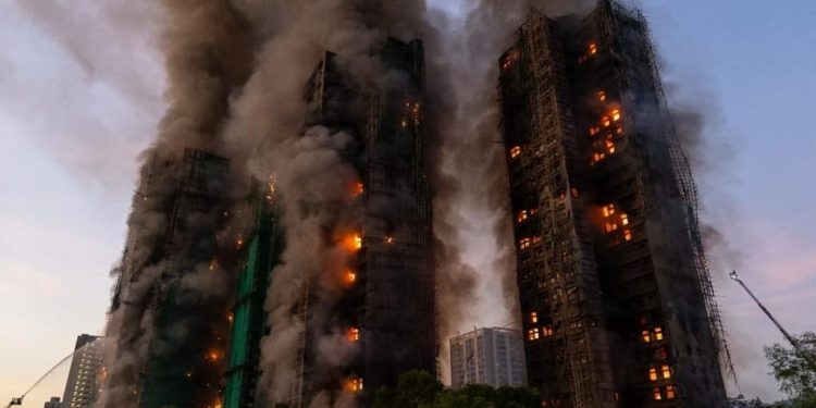 Kebakaran Hebat Landa Apartemen Tai Po Hong Kong. (Foto/Doc)