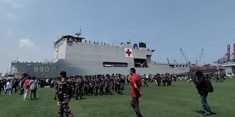 TNI AL Kerahkan 5 KRI dan 5 Helikopter Angkut Bantuan Kemanusiaan untuk Korban Banjir Sumatra. (Foto/Doc)