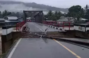 Jembatan Jalan Nasional Banda Aceh–Medan di Gampong Manyang Cut, Kecamatan Meureudu, Kabupaten Pidie Jaya, Aceh putus. (Foto/Doc)