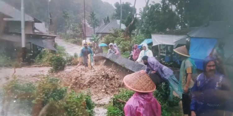 Banjir Bandang dan Longsor di Lembah Anai, Sumbar. (Foto/Doc)