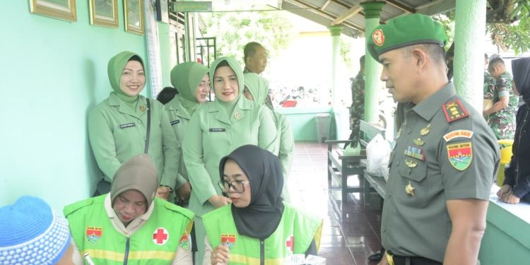 Komandan Kodim 0426 Tulang Bawang, Letkol Inf Syurya Dharma, hadir langsung untuk meninjau jalannya kegiatan. (Foto/Maria).