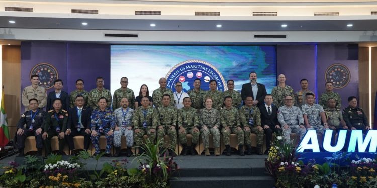 Wakil Gubernur Kepulauan Riau, Nyanyang Haris Pratamura, menghadiri Pembukaan ASEAN–US Maritime Exercise (AUMX) II. (Foto/Istimewa).