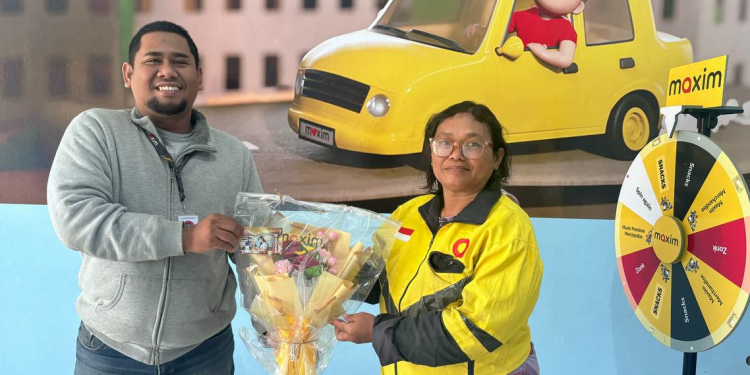 Salah seorang wanita Driver maxim yang tangguh. (Foto/Humas).