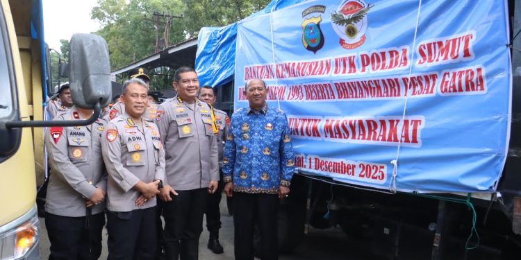 Polda Sumut dan Polres Langkat Salurkan Bantuan untuk Warga Terdampak Banjir di Kabupaten Langkat. (Foto/JR Siahaan)