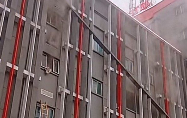 Kebakaran Landa Hotel New Hollywood Pekanbaru. (Foto/Doc)