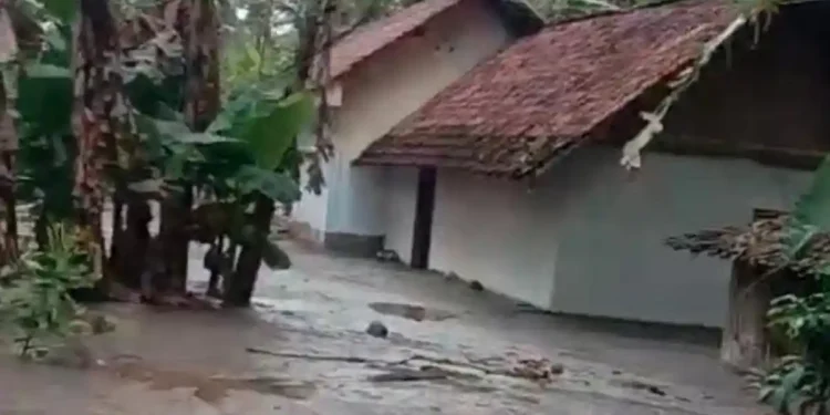 Banjir Lahar Gunung Semeru Terjang Permukiman. (Foto/Doc)
