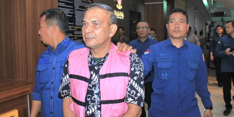 Kejati Sumut Tahan Mantan Kadisdik Tebing Tinggi terkait Dugaan Korupsi Pengadaan Smartboard. (Foto/Doc)