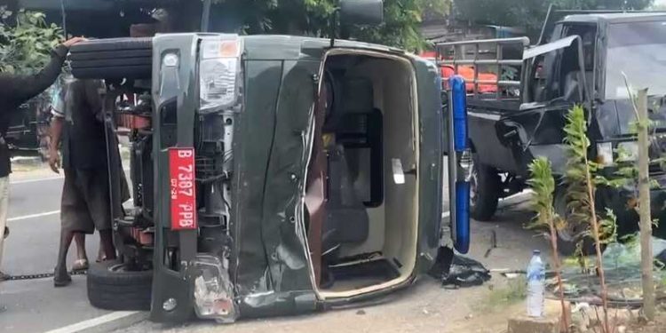 Mobil Pembawa Napi Lapas Tuban Terbalik di Plumpang. (Foto/Doc)