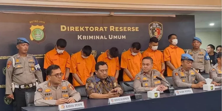 Dua Anggota Polri yang Keroyok 'Mata Elang' Hingga Tewas di Kalibata Resmi Dipecat. (Foto/Doc)