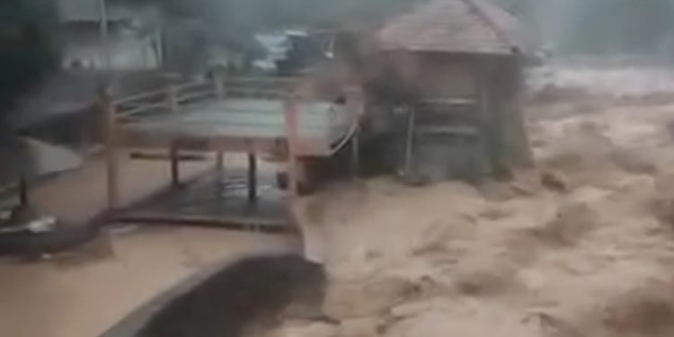 Banjir Bandang Terjang Bandung Barat. (Foto/Doc)