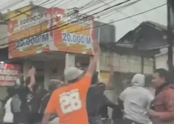 Bentrok Suporter Warnai Nobar di Sawangan Depok. (Foto/Doc)