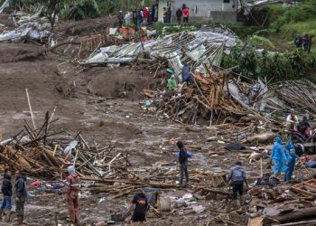 Longsor Terjang Cisarua Bandung Barat. (Foto/Doc)