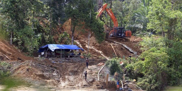 Ilustrasi tambang emas ilegal di Sumbar. (Foto/Doc)