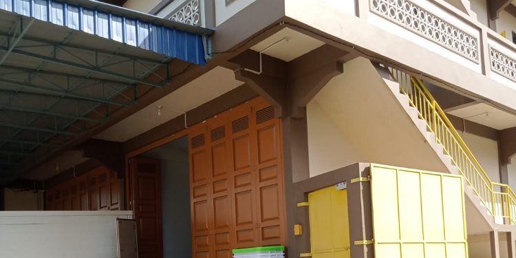 Gudang yang dijadikan tempat penimbunan berbagai merk rokok Gudang Garam yang dimasukan dari Pekan Baru ke Karimun. (Foto/Dokumentasi).