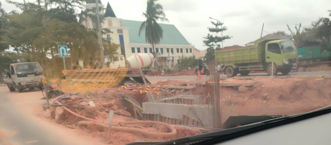 Proyek Pembangunan Drainase Jalan Raja Isa Batam Tak Selesai Tepat ...
