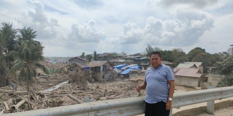 Kondiisi Wilayah Kabupaten Aceh Tamiang Pasca Banjir Besar Masih berkubang Lumpur Tebal. (Foto/Jasniwati).