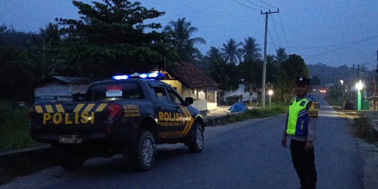 Polsek Belitang III Intensifkan Patroli Subuh. (Foto/Yesi)