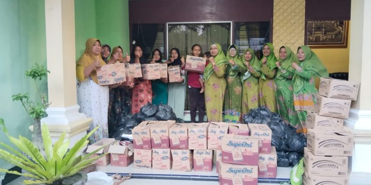 PC Muslimat NU OKU Timur Intensifkan Bakti Sosial. (Foto/Yesi)