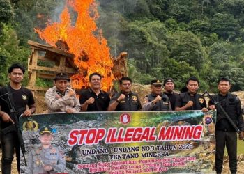 Satgas Anti Ilegal Mining Polres Solok Selatan Segel Tambang Emas di KPGD. (Foto/Doc)