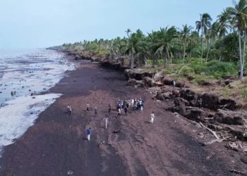BNPP Dan Wakil Bupati Meranti Tinjau Lokasi Abrasi di Pulau Rangsang. (Foto/Mz).