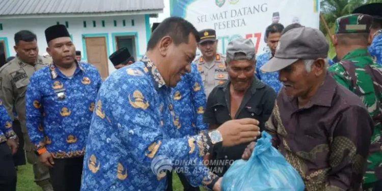 Wakil Bupati Asahan, Rianto, S.H., M.A.P., turun ke lokasi untuk memastikan bantuan . (Foto/Butar).