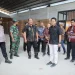 Bupati Asahan Taufik Zainal Abidin Siregar SSos MSi tinjau pabrik sabut kelapa. (Foto/Kominfo).