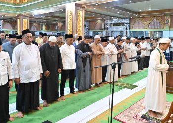 Tarawih Malam Pertama di Masjid Agung Bengkalis Dipadati Ribuan Jamaah. (Foto/Darwis).