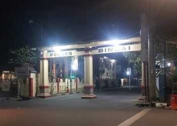 Pintu masuk Mapolres Binjai pada malam hari. (Foto/Supriadi)