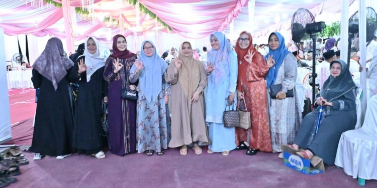 Bupati Bengkalis Kasmarni Gelar Kenduri dan Doa usai acara. (Foto/Darwis).